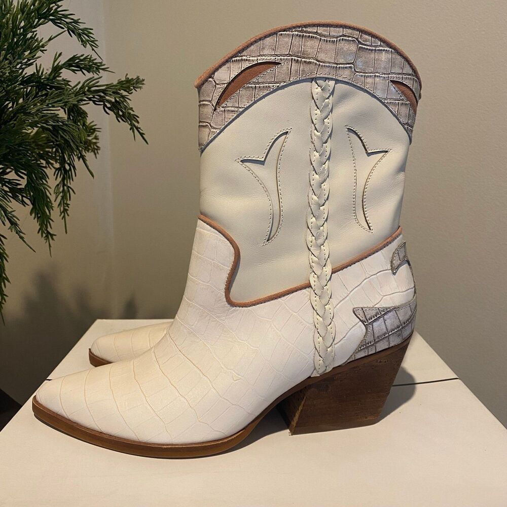 NIB Dolce Vita Loral Boots